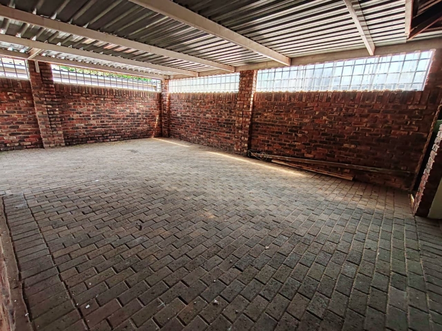 3 Bedroom Property for Sale in Kannoniers Park North West